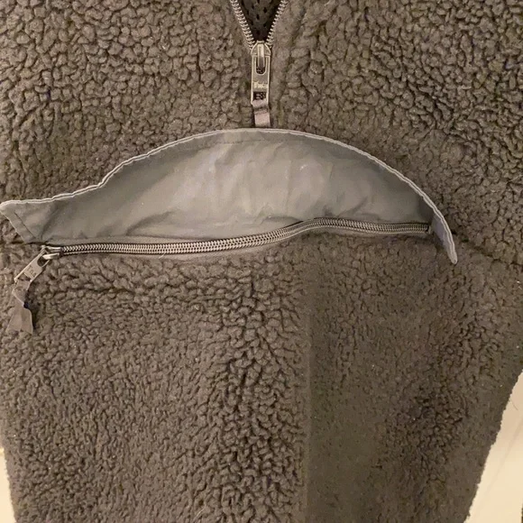 Aritzia TNA Black Teddy Quarter Zip Hoodie M - Picture 3 of 6